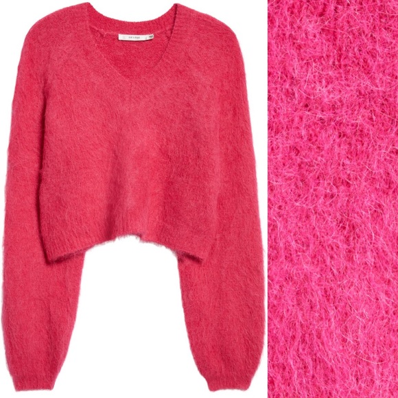 Fuzzy Alpaca V neck sweater - Picture 2 of 6